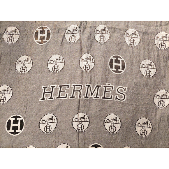 HERMÈS Iconic Brown & Beige  Reversible H Horse & Carriage Print Scarf Pre-owned - Picture 16 of 16
